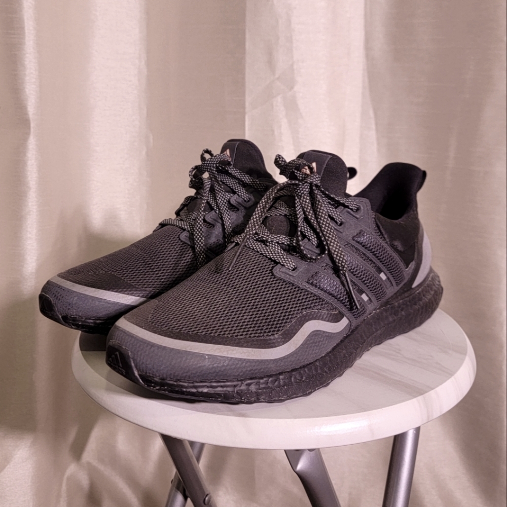 Adidas ultra boost mens 8.5 in dark grey and black